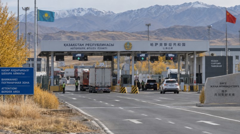 Автомобильные пункты пропуска на границе с Китаем временно не будут работать