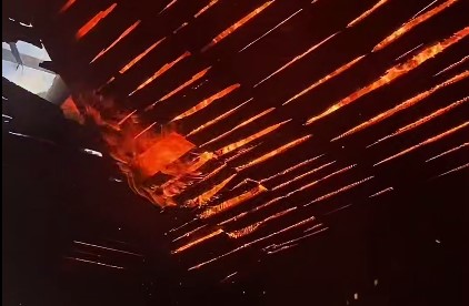 Столичные спасатели ликвидировали пожар в недостроенном здании