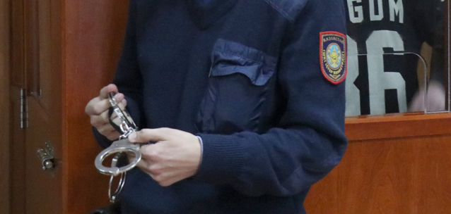 Жителя Алматы арестовали на семь суток за ночной салют во дворе ЖК