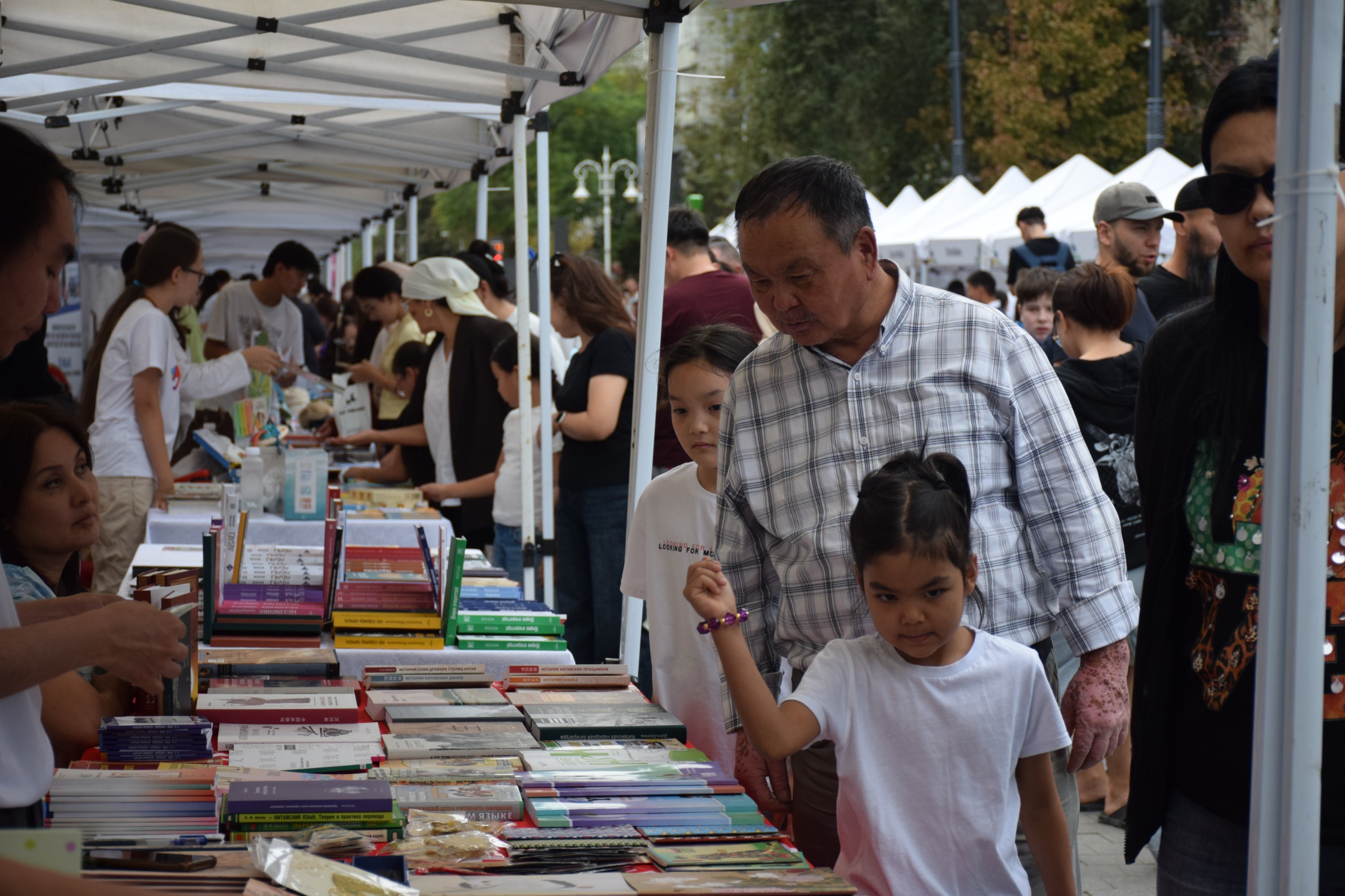 Книжную ярмарку «KitapFest» посетили более 50 тысяч человек, продано свыше 15 тысяч книг