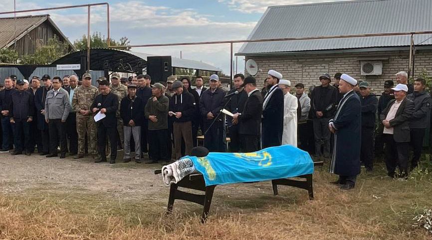 В ЗКО состоялись похороны военнослужащих, погибших во время учений на Каспии