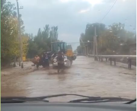 Селевые потоки сошли на несколько поселков в Туркестанской области