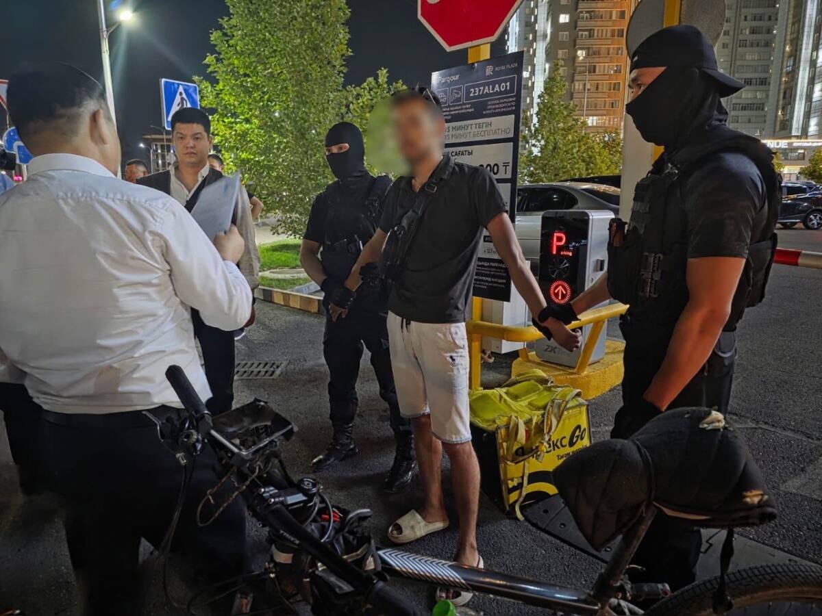 В Шымкенте задержали мужчину после переписки с несовершеннолетней