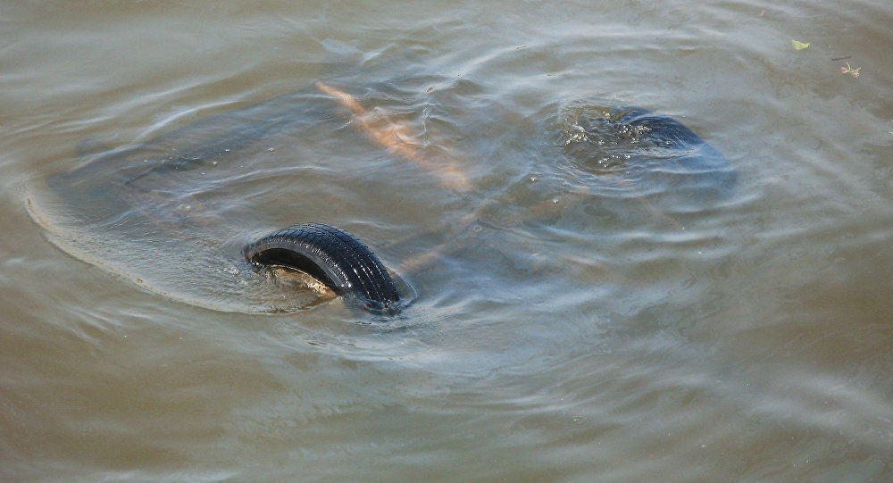 Водитель утонул вместе с машиной в Урале