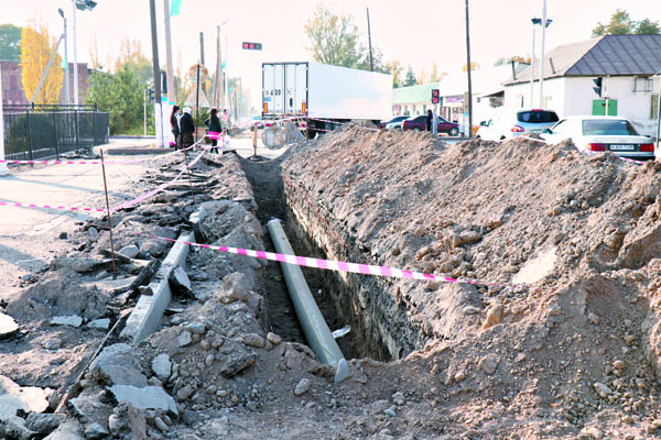 Улицы сел в Кордайском районе изрыты канавами – газ проводят