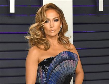 Дженнифер Лопес опубликовала утреннее фото без макияжа