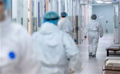 Какая особенность организма усложняет течение коронавируса