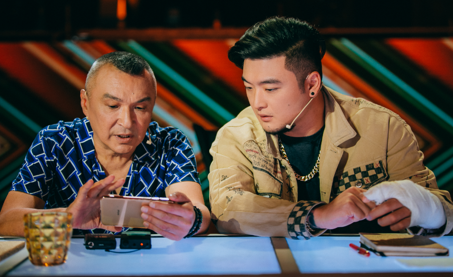 Нурбереген Махамбетов уже определился с выбором: на X-Factor продолжается битва за эстрадный престол