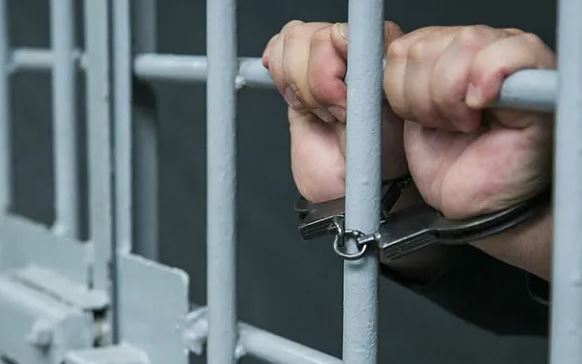 В Актюбинской области за мошенничество осудили сельского акима