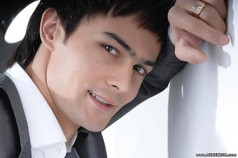 Известный узбекский певец предстанет перед судом по обвинению в изнасиловании несовершеннолетней