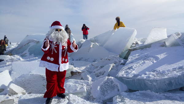 Журналист Надежда Пляскина в образе Санты