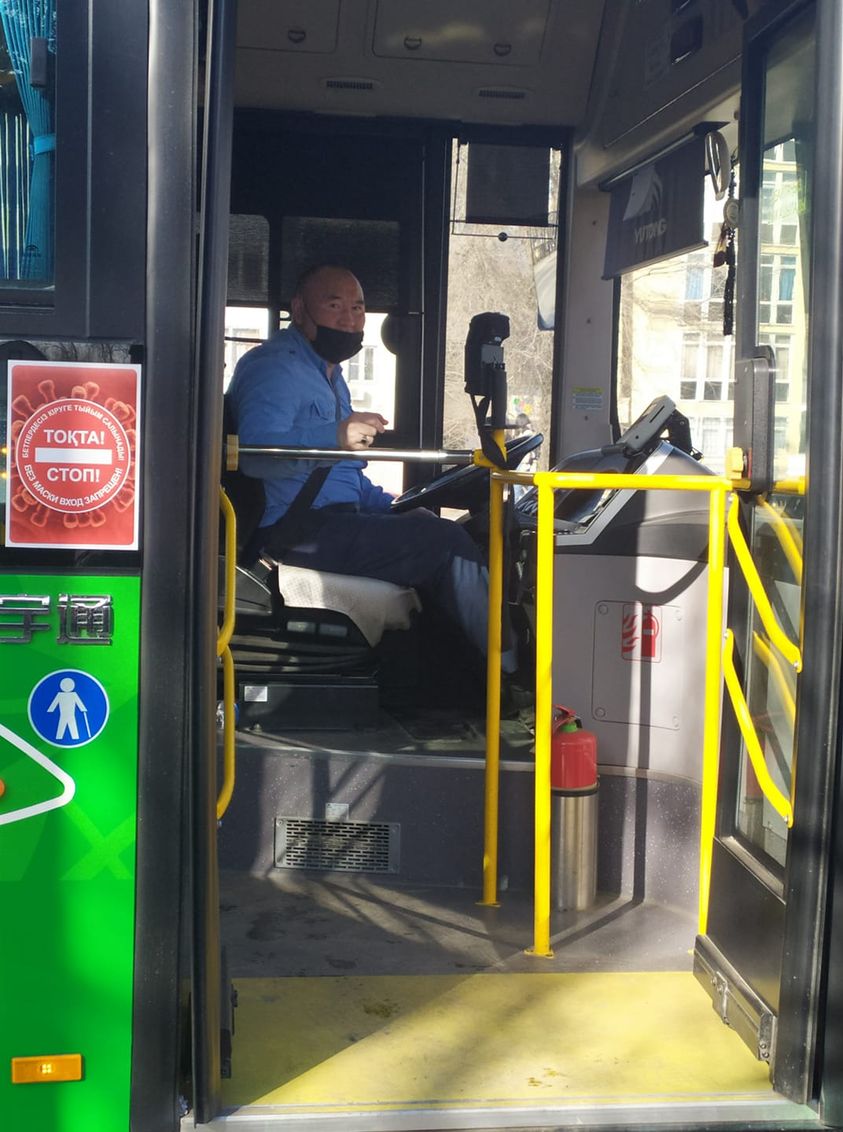 Честный мальчик и водитель автобуса восхитили пользователей Сети