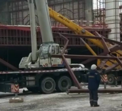 На стройке мечети в столице обрушилась металлоконструкция