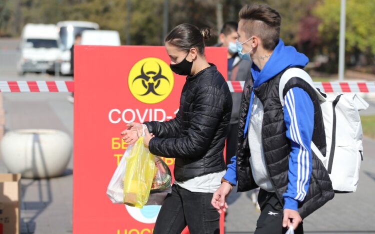 Шесть регионов Казахстана остаются в "красной" зоне по распространению коронавируса