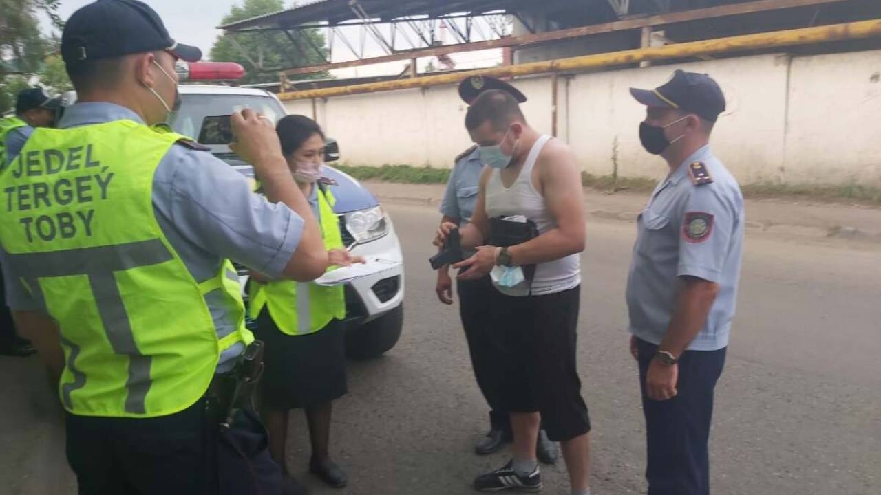 В Алматы словесная перепалка переросла в конфликт с применением оружия