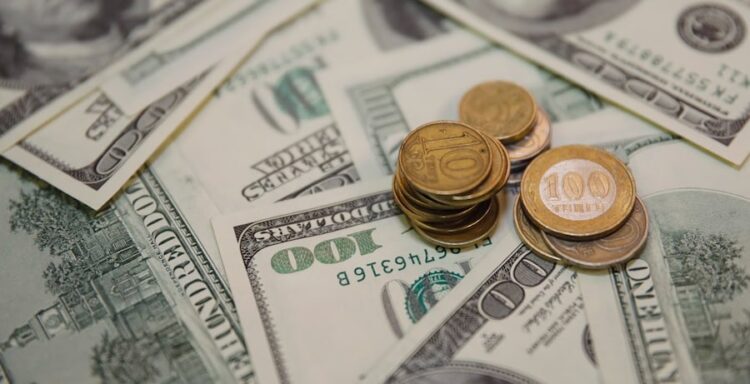 Курс доллара снизился