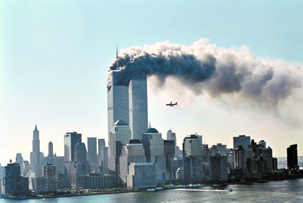 11 сентября террористы использовали угнанные самолеты как оружие для массового убийства невинных людей в США