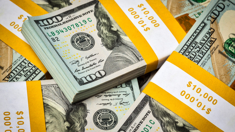 Курс доллара немного вырос на торгах