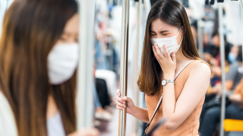 Ученые рассказали о симптоме КВИ, который проявляется только у вакцинированных