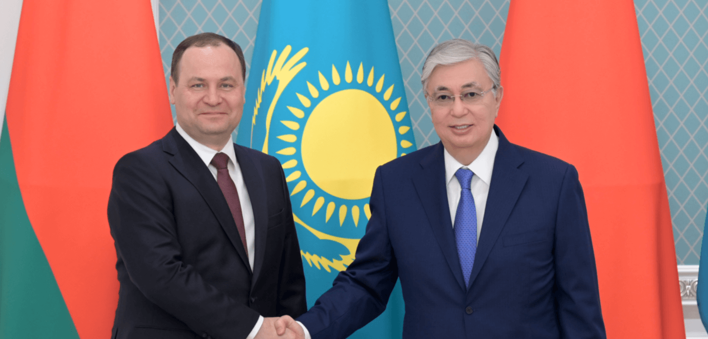 Токаев принял Премьер-министра Беларуси Романа Головченко