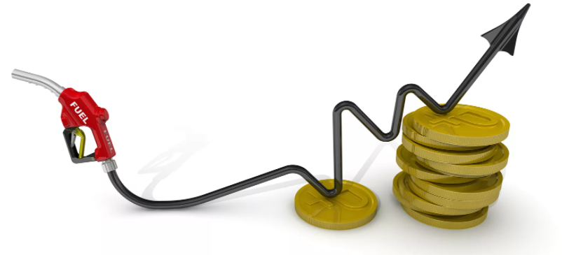 Бьет рекорды: в России выросли цены на бензин