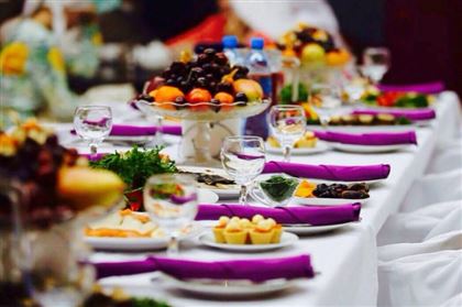 Той на 200 человек проводили в столице