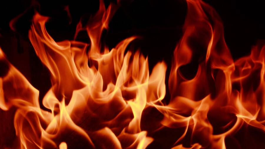 В Алматы горел многоэтажный дом