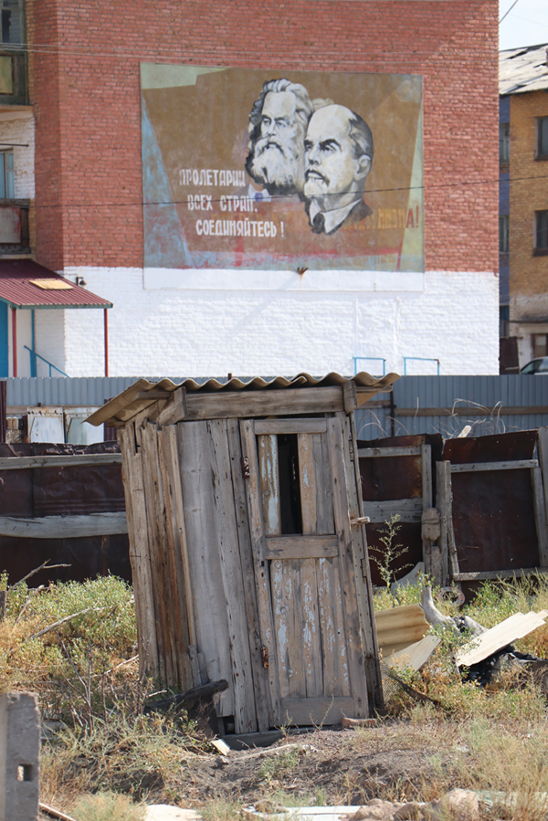 Все удобства у жильцов – на улице