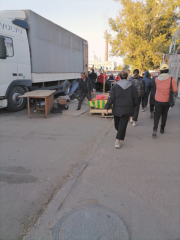 Проезжая часть стала прилавком