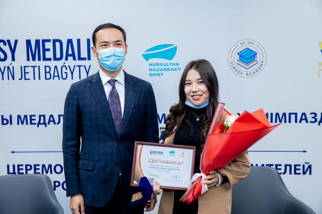 В столице молодые активисты получили Медали Елбасы