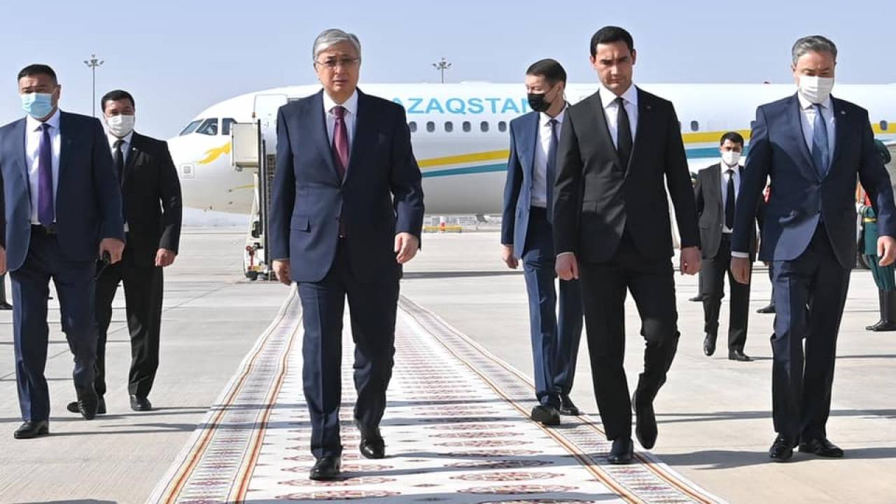 Касым-Жомарт Токаев прибыл в Ашхабад с официальным визитом