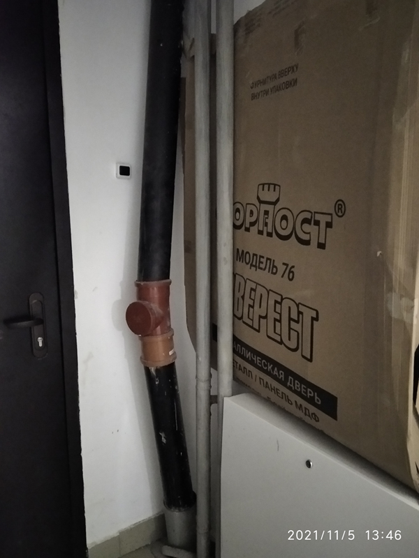 Стояки в подъездах уже выгнулись под давлением и могут лопнуть в любой момент