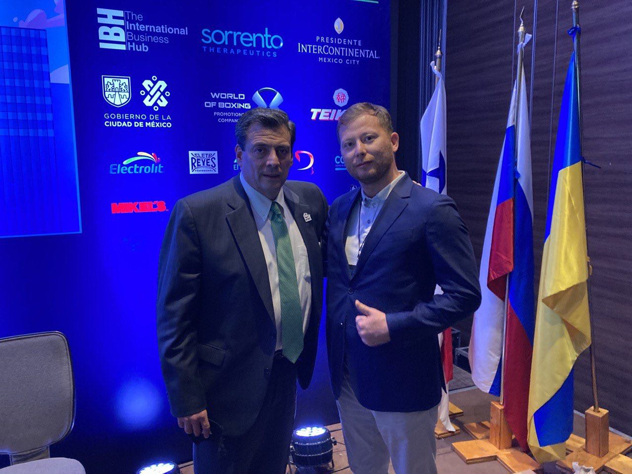 Вместе с президентом WBC Маурисио Сулейманом