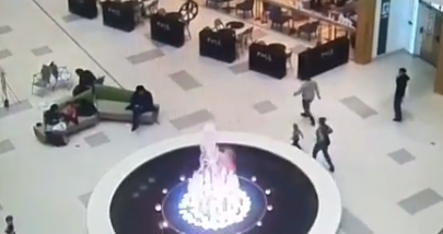 Житель Нур-Султана на спор спрыгнул со второго этажа в фонтан ТРЦ