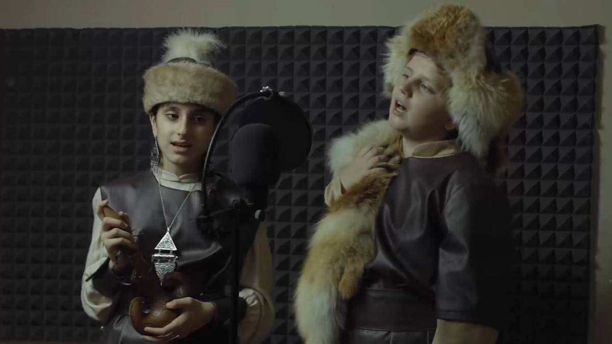 Школьники Актау записали поздравление ко Дню Независимости