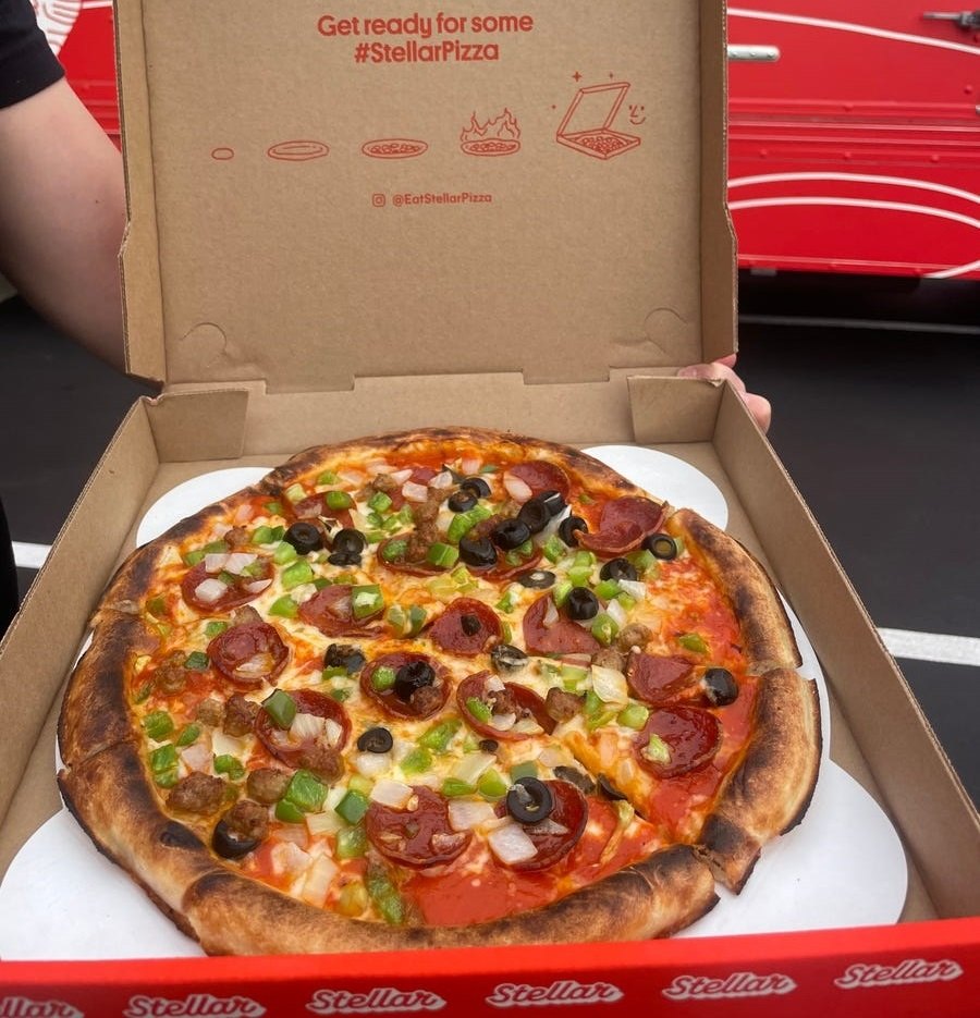 Машину, которая готовит пиццу за 45 секунд, создали бывшие инженеры SpaceX