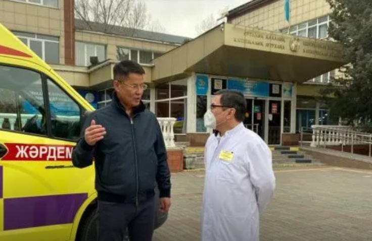 Казахстанец подарил машину скорой помощи Центральной городской клинической больнице Алматы