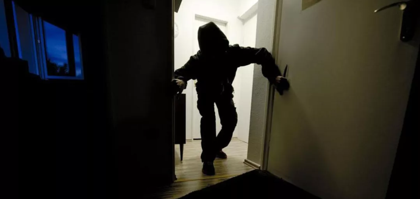 В Нур-Султане люди в форме грабят квартиры — фейк