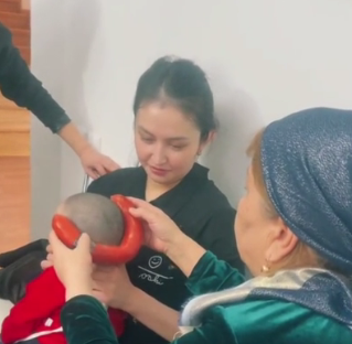 "Что за дикость?": странная традиция возмутила пользователей Сети (ВИДЕО)