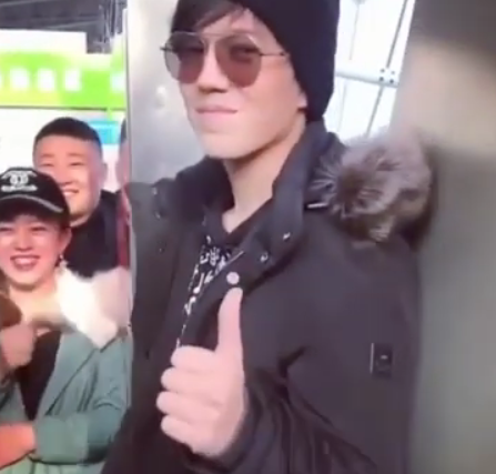 "Многие учат казахский, чтобы порадовать тебя" - китайские фанаты Димаша спели ему 