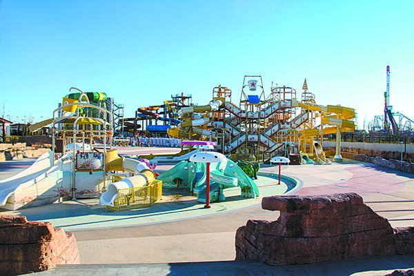 В прошлом году на берегу Каспия открылся тематический парк развлечений