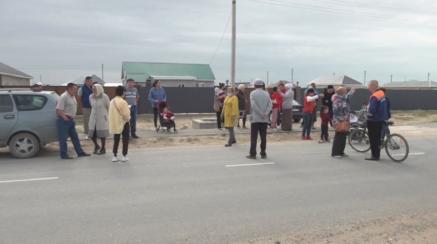 Жители пригородного посёлка в Атырау жалуются на отсутствие коммунальных благ