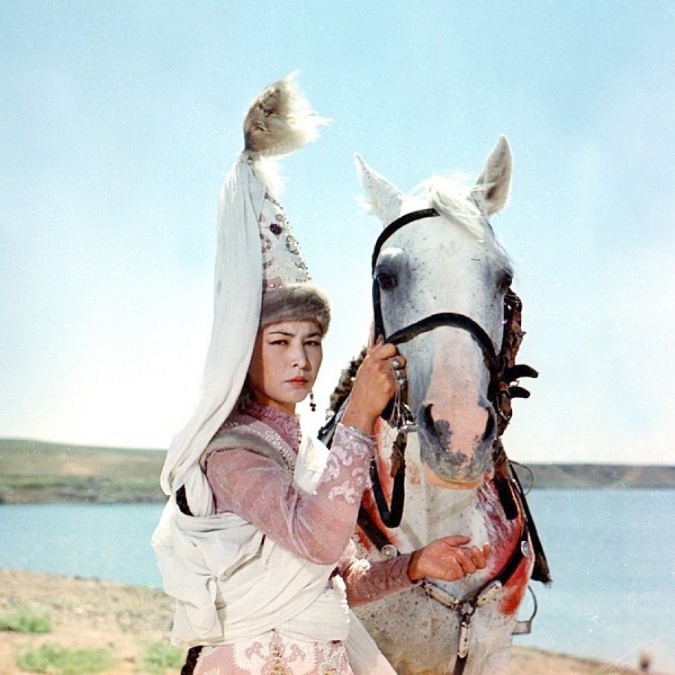 Үлкен сиськи бар жетілген әйел фотосы Ал олар пискаға не салмайды?