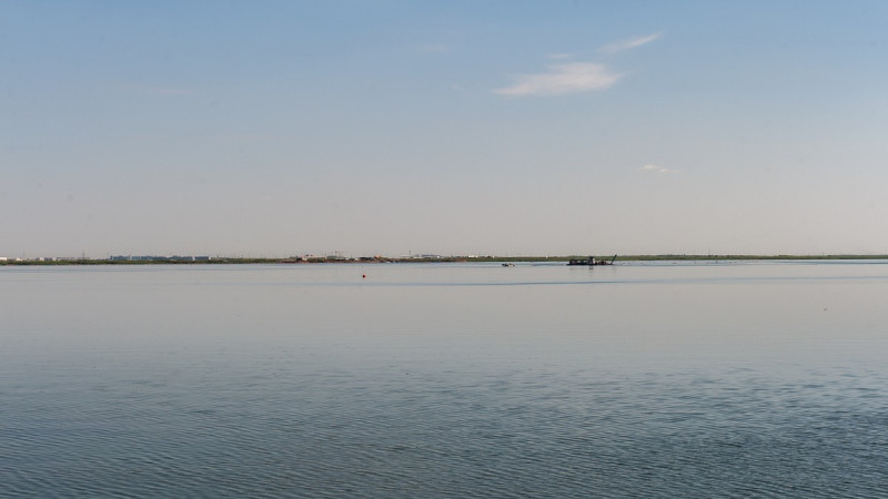 В ЗКО продолжаются поиски 8-летнего мальчика на озере