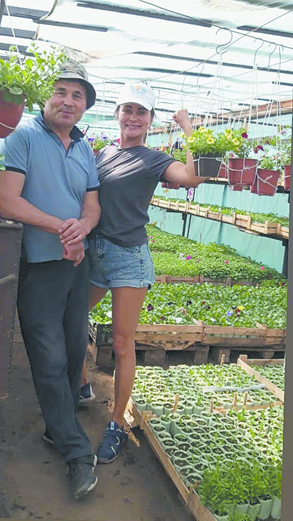 Представители династии Алексеевых держат марку