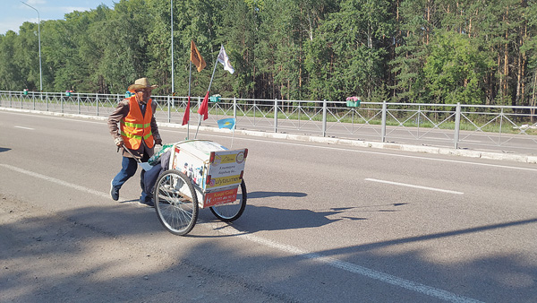 Легендарного путешественника из Улытау можно догнать только на машине