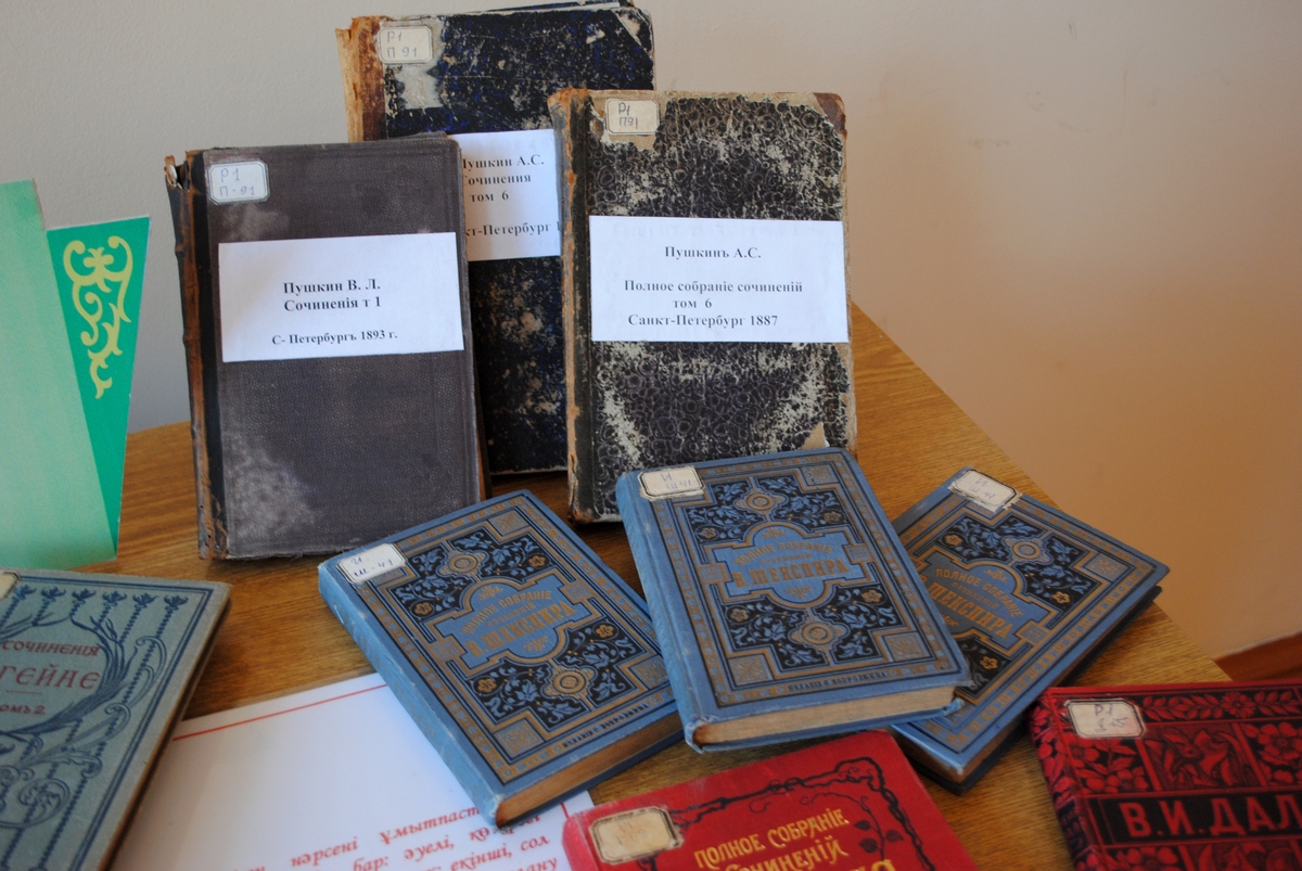 Книги из читательского абонемента Абая