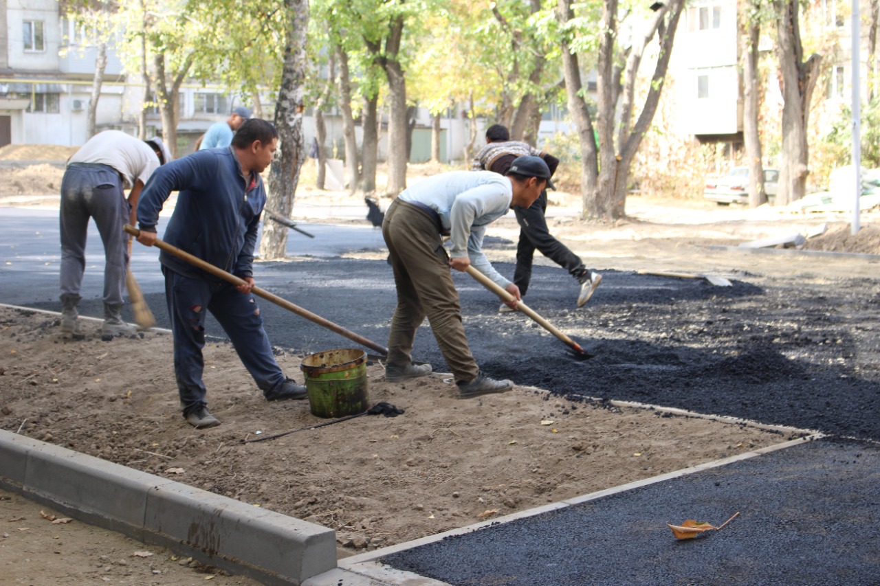 Как акимат Алматы модернизирует дворы микрорайонов
