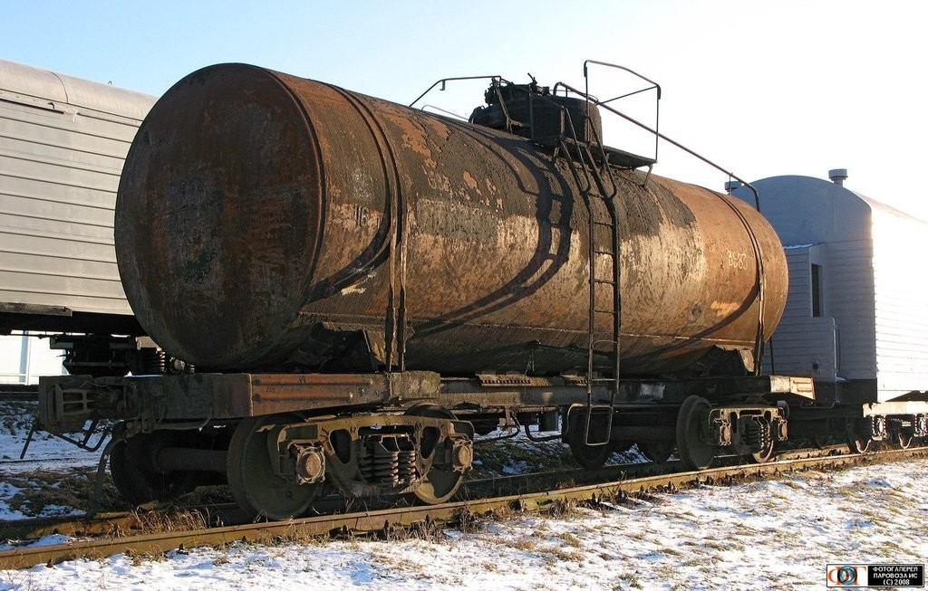 Цистерна с горючим взорвалась в пригороде Актау, два человека в реанимации