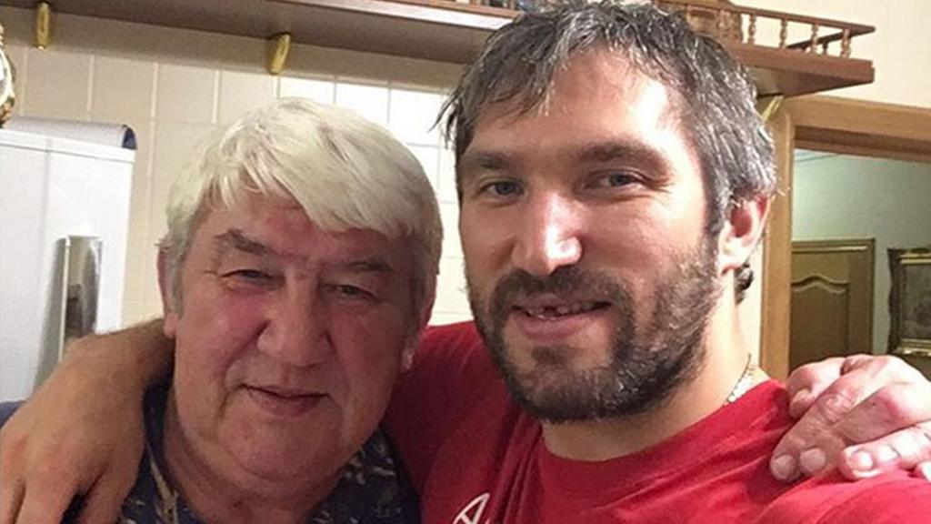У российского хоккеиста Александра Овечкина умер отец
